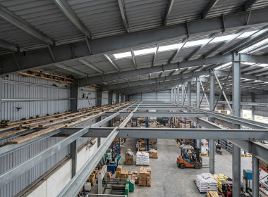 Ứng dụng của xà gồ thép trong nhà tiền chế, nhà kho, nhà yến – Giải pháp kết cấu bền vững từ Cơ Khí Prosimex